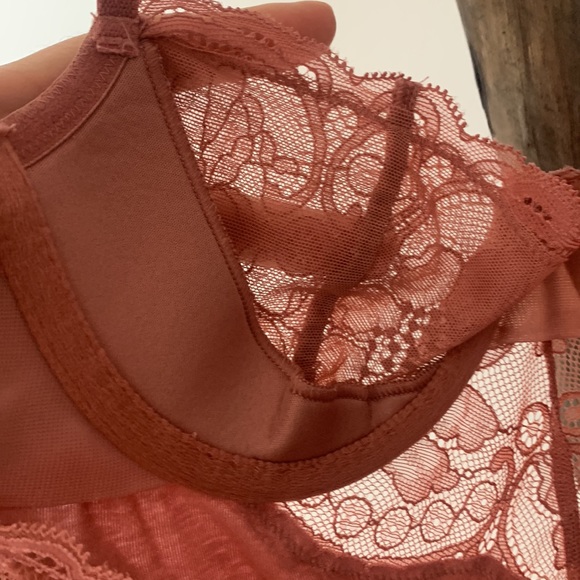 Delicate and soft lace peach pink Victoria’s Secret Slip Dress / Size XS - Picture 6 of 10